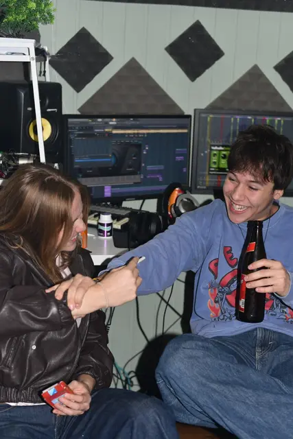 Luisa Schweig und CHURRO64 haben es auf Platz 1 in den FM4 Charts geschafft.  | Foto: CHURRO64