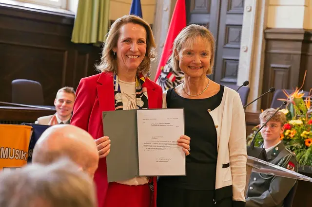 Neue Präsidentin des Landesgerichts St. Pölten Martina Spreitzer-Kropiunik und Katharina Lehmayer, Präsidentin des Oberlandesgerichts Wien. | Foto: Katharina Schrefl