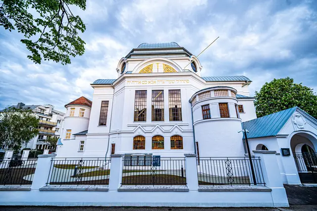 Die Ehemalige Synagoge St. Pölten wurde nach Renovierung und Adaptierung als modernes und barrierefrei zugängliches Zentrum für Ausstellungen, Geschichtsvermittlung und Kulturveranstaltungen im Tangente-Jahr 2024 feierlich wiedereröffnet. | Foto: Arman Kalteis