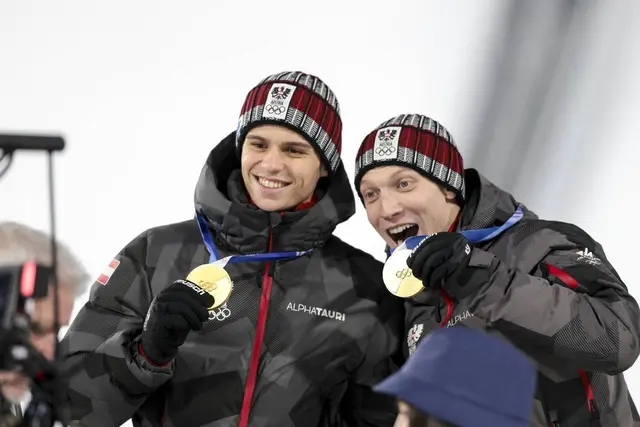 ÖSV-Adler jubeln über Gold im erstmalig ausgetragenen Teambewerb bei den Olympischen Winterspielen. | Foto: ÖOC/gepa