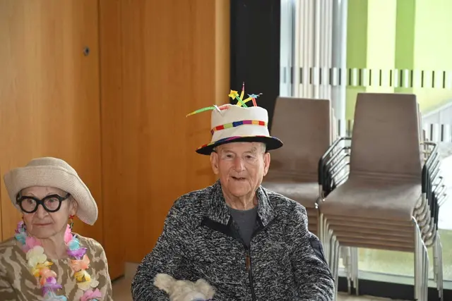 Im Stephansheim des Haus der Barmherzigkeit – Pflegeheim Horn stand der diesjährige Fasching ganz im Zeichen des Mottos „Alles Hut“.  | Foto: Edi Poss