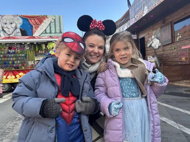 Minni Maus, Eiskönigin Elsa und sogar Spider Man wurden am Leibnitzer Hauptplatz gesehen.  | Foto: MeinBezirk/Fischer, Gady