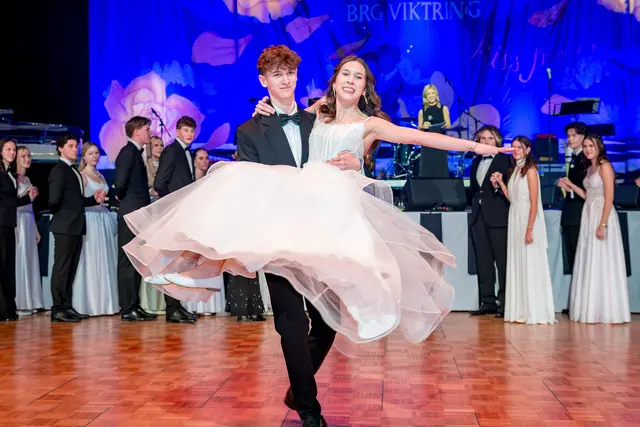 Die Choreografie der Eröffnungspolonaise der 71 Maturantinnen und Maturanten stammte von Fam-of-Arts-Tanzprofi Lara Pöck.