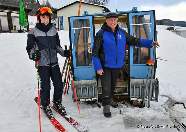Levin Pointner und sein Opa Oskar Pointner der als „Liftboy“ beim Zauberteppich tätig ist.