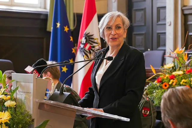 Justizministerin Anna Sporrer gratulierte Martina Spreitzer-Kropiunik zu ihrer neuen Aufgabe. | Foto: Katharina Schrefl