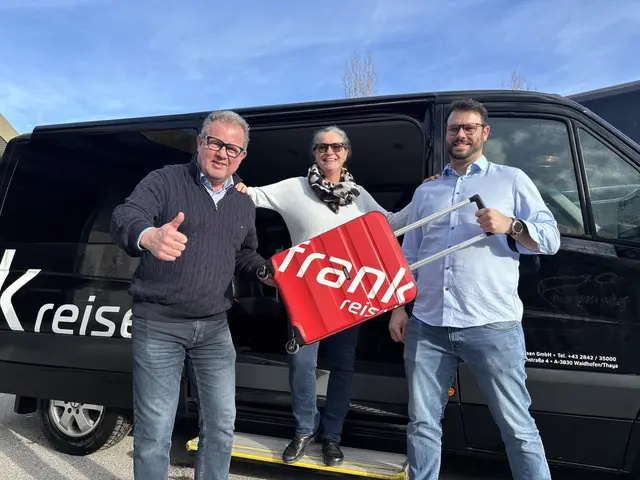 Gratis Hausabholung bei Frank Reisen: Das Taxi holt die Gäste zuhause ab und bringt sie direkt zum bereits wartenden Reisebus - und los geht's! | Foto: Daniel Schmidt