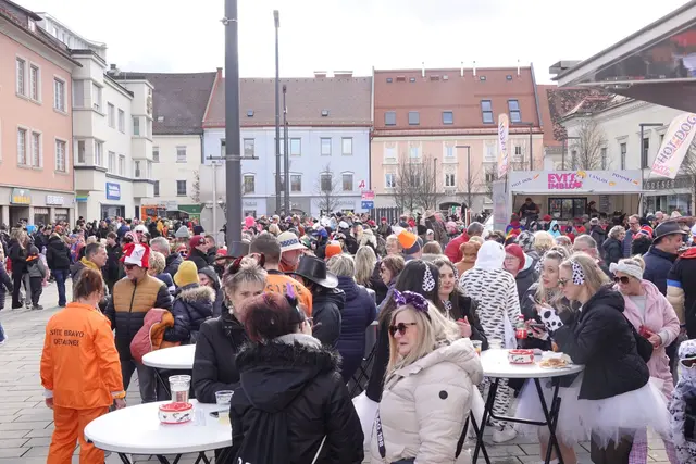 Besonders rund um den Hauptplatz war wieder einiges los. | Foto: MeinBezirk/Michael Blinzer