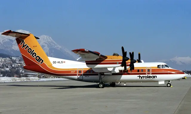 Ein Flugzeug der Tyrolean Airways auf der Parkposition des Flughafens Innsbruck. Die Regionalfluglinie verband Tirol über viele Jahre mit zahlreichen europäischen Zielen. | Foto: Manfred Helldoppler