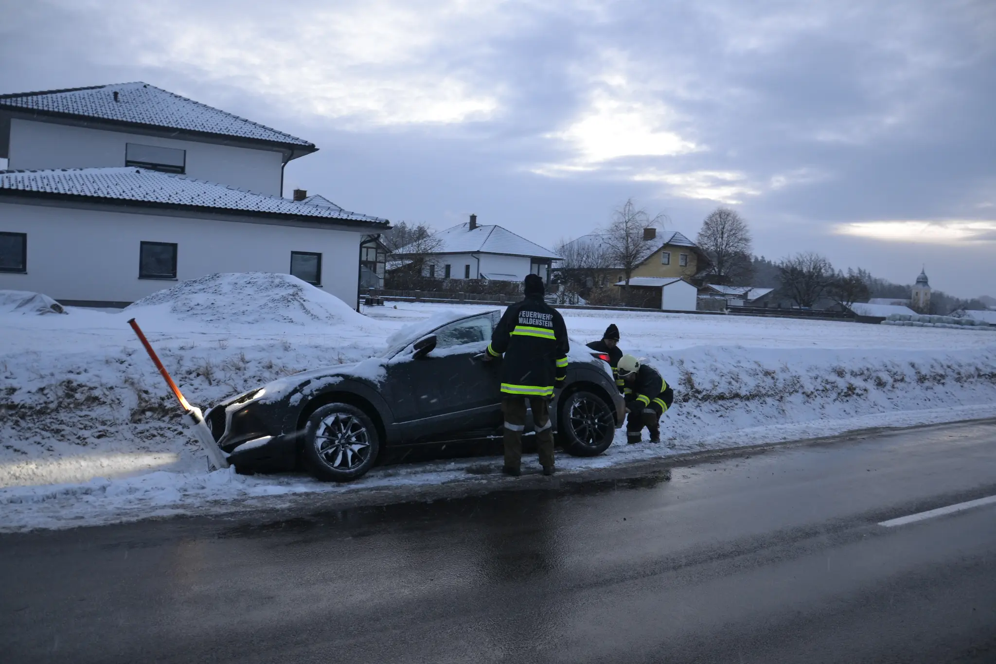 Vehicle recovery near Waldenstein: Driver lost visibility due to icy ...