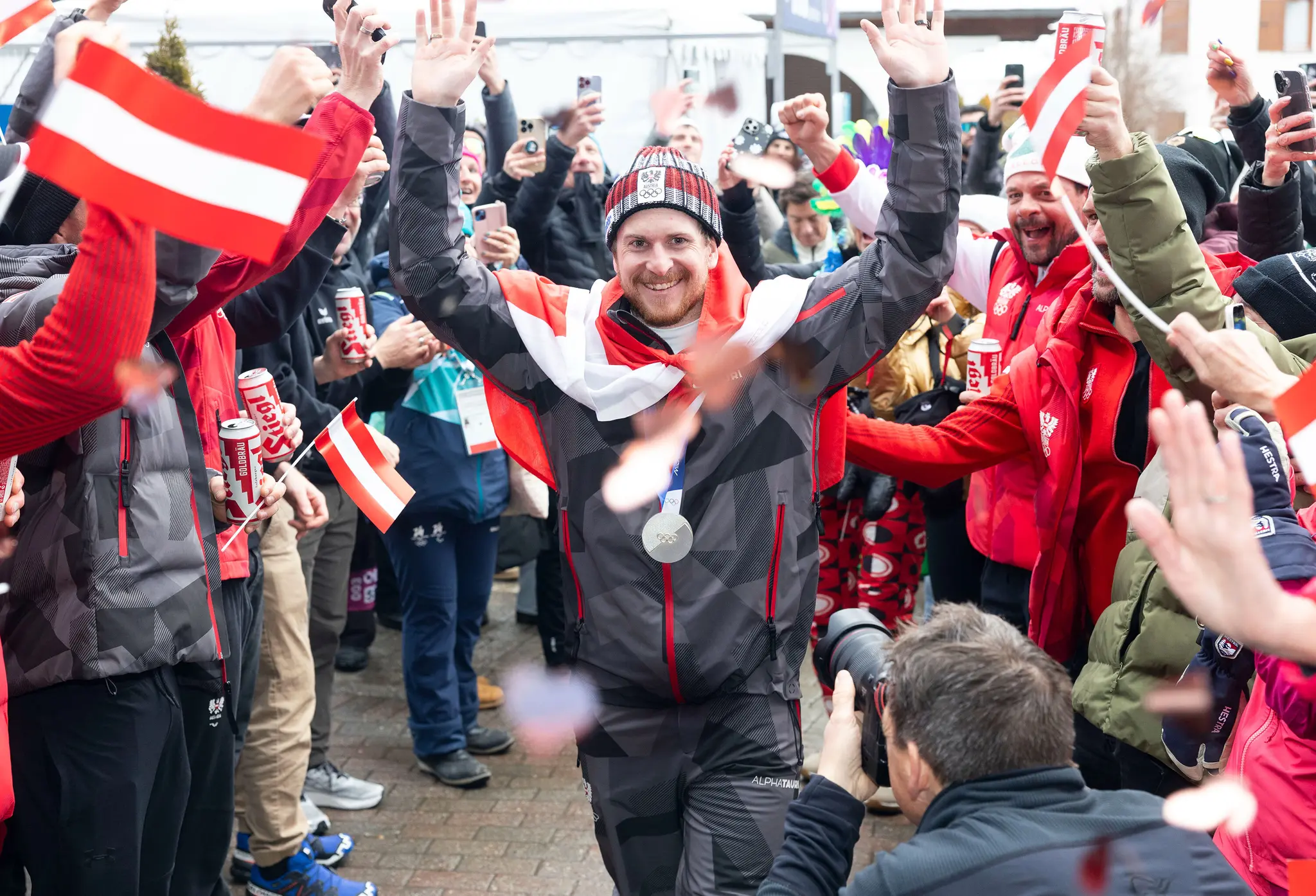Nach Olympia-Erfolg: Fabio Gstrein feierte mit Fans im Hotel Derby - Imst