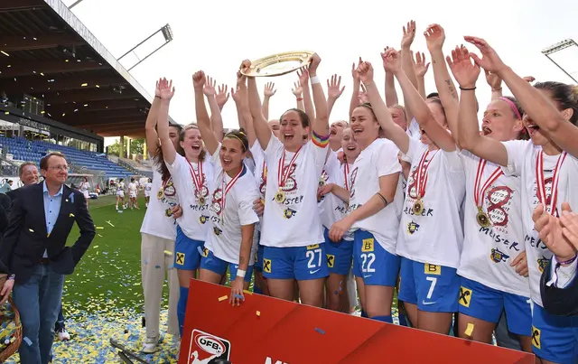 Die SKN St. Pölten Frauen sind Serienmeister der höchsten Fußball-Liga Österreichs und halten die rot-weiß-rote Fahne auch in der Champions League hoch. | Foto: Josef Vorlaufer