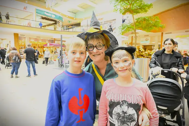 Leo mit Mama Kathrin und Nina