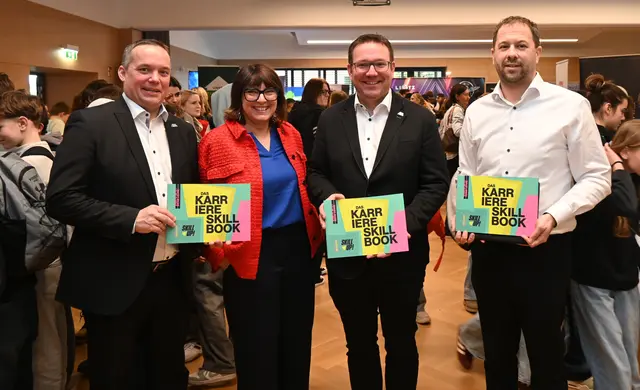 Freuen sich über viele Besucher:innen beim SKILL UP! Karriere Clubbing: Wirtschaftsstadtrat Gerhard Irxenmayer, Bildungsstadträtin Elisabeth Asanger, Bürgermeister Christian Haberhauer und Obmann Mein Lehrbetrieb Markus Felber | Foto: eisenstrasse.info