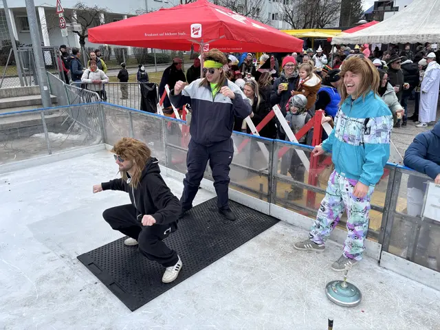 Das "legendäre Eisstock-Blattlschießen-Juxturnier" der SPG Innsbruck West, am Eislaufplatz beim Sportplatz Hötting West war neuerlich ein toller Erfolg.  | Foto: SPG Innsbruck West