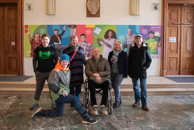 Modelle der Portraits "Das ist Vielfalt". v.l.n.r. Angelika Leitner, Johannes Krallinger, Sonja Schiff, Christian Namberger, Stadträtin Andrea Brandner, Eric Lebeau | Foto: Stadt Salzburg/Rocio Escabosa