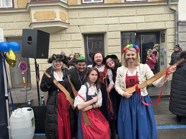 Die SPÖ Innsbruck versuchten sich als Mitglieder der Schützengilde. Darunter unter anderem Vizebürgermeisterin Elli Mayr (r.). | Foto: Faschingsgilde St. Nikolaus