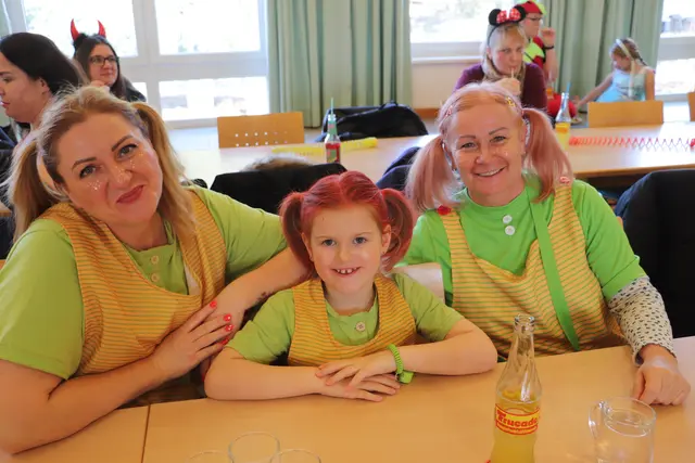 Das hübsche Pippi Langstrumpf-Trio hat viel Spaß beim Kindermaskenball in Premstätten  | Foto: Edith Ertl