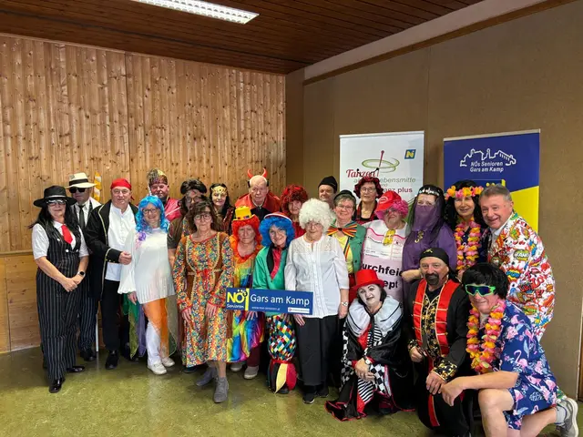 Am Rosenmontag lud die NÖ Senioren Ortsgruppe Gars am Kamp zum traditionellen Faschings-Gschnas in die Eislaufhalle Gars am Kamp. | Foto: Manuela Danzinger