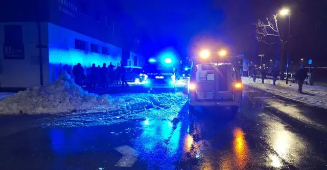 Beim Verkehrsunfall wurden zwei Menschen verletzt.  | Foto: Symbolbild: Freiwillige Feuerwehr Zell am See
