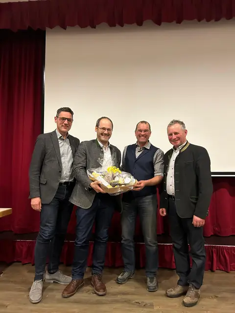Peter Raggl, Peter Frank, Marcel Züger und Elmar Monz nach dem Vortrag in Fließ. | Foto: Klimmer