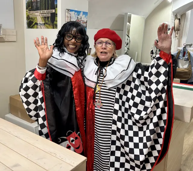 Partnerlook unter den Brucker Geschäftsfrauen Linda Stepanov und Marianne Bastel | Foto: MeinBezirk/Birgit Bachhofner