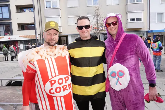 Solche Ganzkörperanzüge waren auch in diesem Jahr wieder äußerst beliebt bei den Faschingsfans. | Foto: MeinBezirk/Michael Blinzer