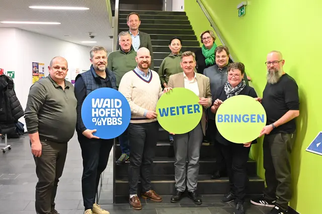 Stadtrat Heinz Dötzl, Franz Kleinhofer, Vizebürgermeister 
Armin Bahr, Bürgermeister Werner Krammer, Christine Mairhofer, Stadtrat 
Martin Dowalil; (hinten v.l.): Stadtrat Peter Engelbrechtsmüller, 
Magistratsdirektor Christian Schneider, Isabel Reitbauer, Agnes Mildner�Zeidlhofer;
 | Foto: Stadt Waidhofen a/d Ybbs