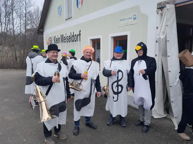 Zahlreiche Besucher folgten dem Umzug und sorgten mit fantasievollen Kostümen und guter Laune für ein farbenfrohes Bild, das Jung und Alt gleichermaßen begeisterte. | Foto: Markus Kahrer