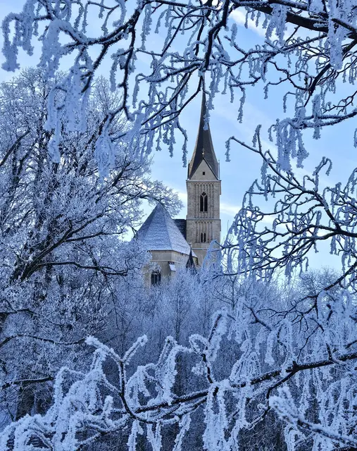 Herrlicher Blick auf die Wallfahrtskirche St. Leonhard in Tamsweg. | Foto: Juliane Lankmayer