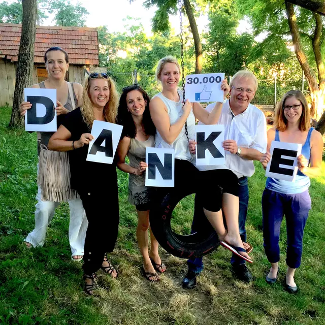 Ein Foto aus dem Archiv. Das damalige BezirksBlätter- Team sagte Danke für die ersten 30 Follower auf Facebook.  | Foto: MeinBezirk