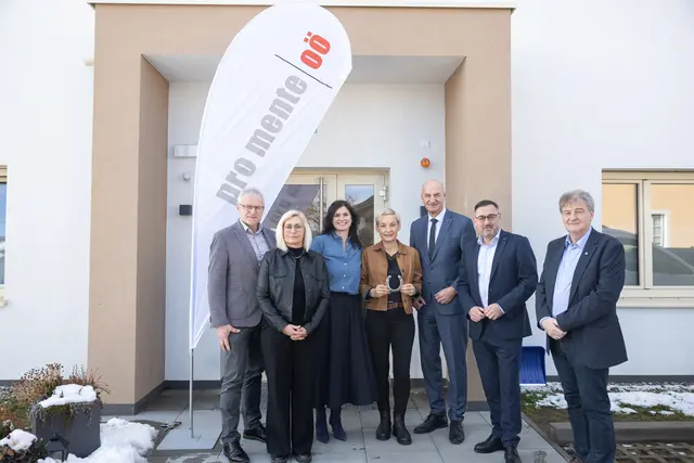 Bundesrat Ferdinand Tiefnig, Regionalleiterin Innviertel Elke Hellmann (pro mente OÖ), Abteilungsleiterin Personalmanagement Christine Kratochwill-Pichler (pro mente OÖ), Teamleiterin im Wohnhaus Braunau Heidemarie Bramberger (pro mente OÖ), Landesrat Christian Dörfel, LAbg. Klaus Mühlbachler und Vzbgm. Fred Hermann. | Foto: Land OÖ/Daniel Kauder