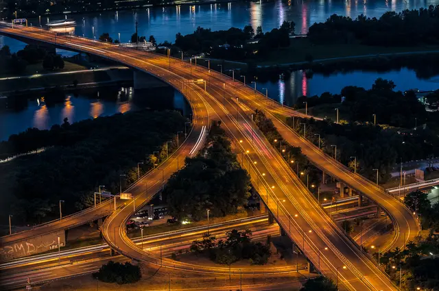 Nachts wird jeweils ein Fahrstreifen stadteinwärts gesperrt sein. | Foto: Kurz Dvoran