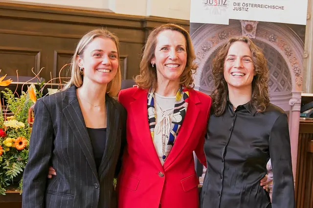 Martina Spreitzer-Kropiunik mit ihren Töchtern. | Foto: Katharina Schrefl