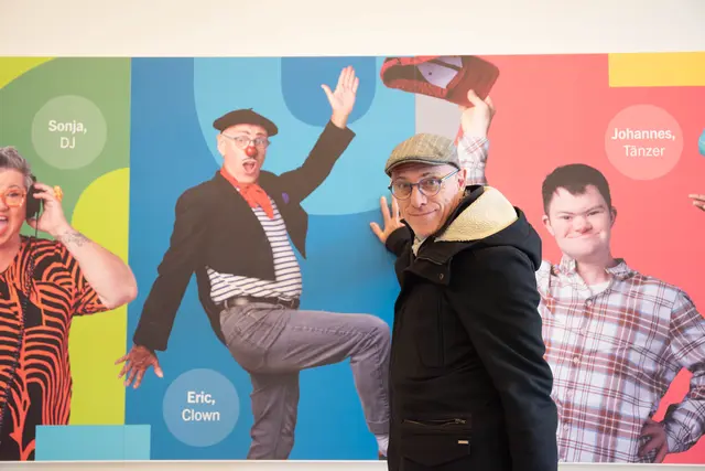 Eric Lebeau ist auch auf einem der Bilder als Clown zu sehen | Foto: Stadt Salzburg/Rocio Escabosa