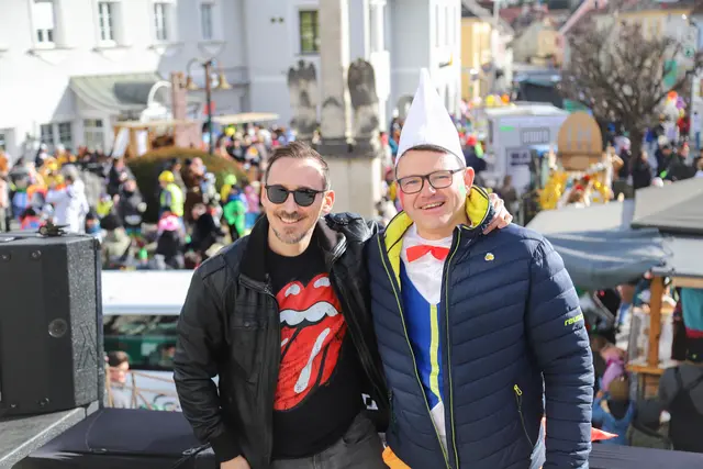 DJ Markus Weiss, der bereits zum 25. Mal für perfekte Stimmung am St. Ruprechter Hauptplatz sorgte und Bürgermeister Franz Nöhrer | Foto: Iris Bloder