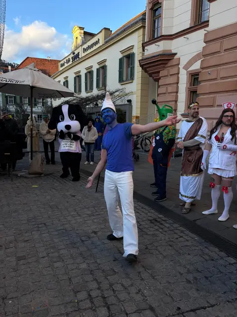Blauer Hingucker beim Fasching | Foto: Anika Sommer