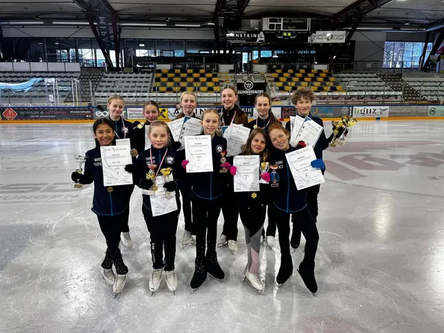 Die erfolgreichen Läuferinnen und Läufer des EKZ Zell am See:
Untere Reihe von links: Marie Thurner, Hannah Ebster, Lisa Schläffer, Leann Wimmer, Dorina Dencsi.
Obere Reihe von links: Emma van Dorp ,Jade Wimmer , Isabella Kryhl, Charlotte Dixon, Sarah Hoffmann, Marat Shakh. | Foto: Ebster/EKZ Zell am See