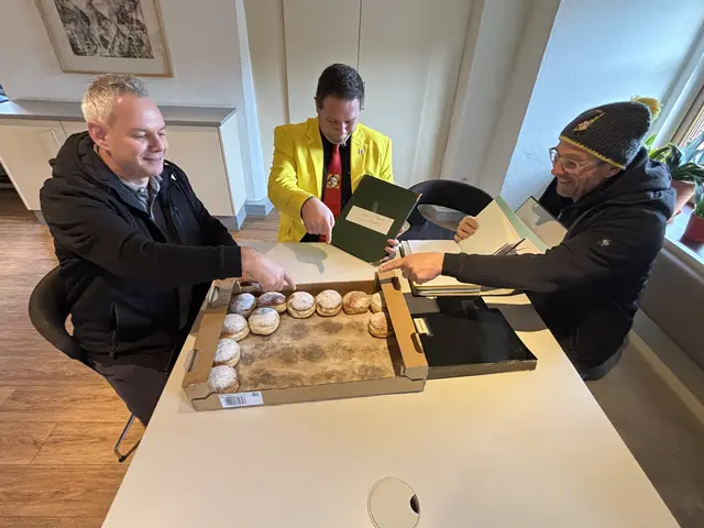 Unschwer zu erkennen: Beim Huttlergemeinderat geht in Puncto Krapfen ordentlich was weiter! | Foto: Hassl