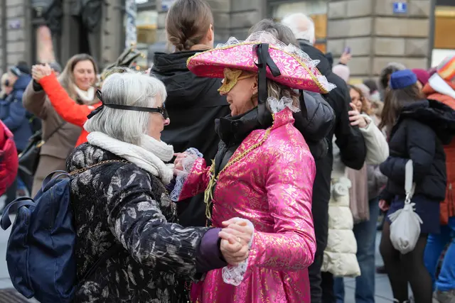 Am Faschingsdienstag wurde zum Abschluss der Ballsaison noch einmal zum Walzertanz geladen. | Foto: Sade Jerabek/MeinBezirk