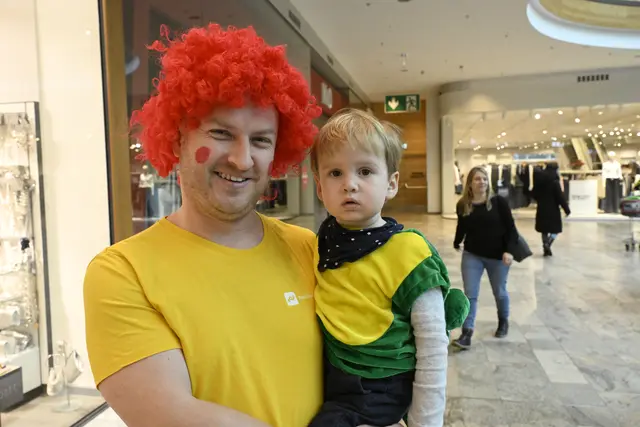 Papa mit Sohn Theo