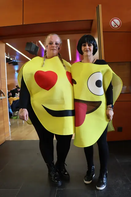 Tamara und Jeannine genossen gemeinsam das bunte Faschingstreiben. | Foto: Kendlbacher