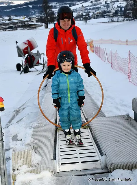 Ob mit Papa am Zauberteppich bergwärts