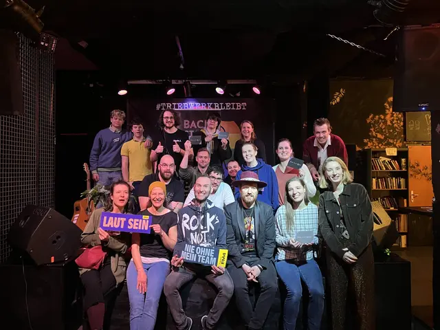 Von oben links nach unten rechts: Gregor Mitglieder des Vereins: Baumgartner, Simon Schlager, Kevin J. Indinger, Johannes Fichtl, Agnes Luschnitzky, Frank Geertsma, Viktor Gruber, Mathias Eicher, Martin Lust, Sabine Foltin, Judith Feichtinger, Theresa Höller, Julia Eibensteiner, Erich Leitgeb, Marco Malivuk, Rainer Wagner, Katharina Zainzinger, Lisa Krausz | Foto: Backstage Café/Katharina Gruber