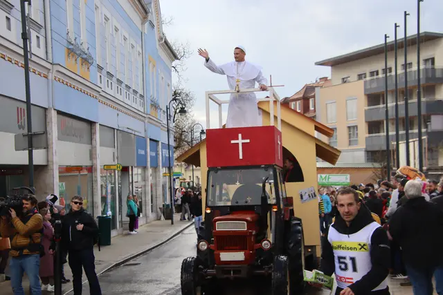 Der Papst kam ausnahmsweise nicht aus dem Vatikan, sondern aus Urbersdorf. | Foto: Martin Wurglits