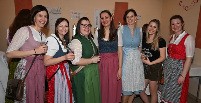 Brandstetter Daniela, Kopf Nicole, Huber Nadine, Mayrhofer Sabine, Großbichler Julia, Eiblinger Nadine , Farfeleder Michaela | Foto: Musikverein Ertl