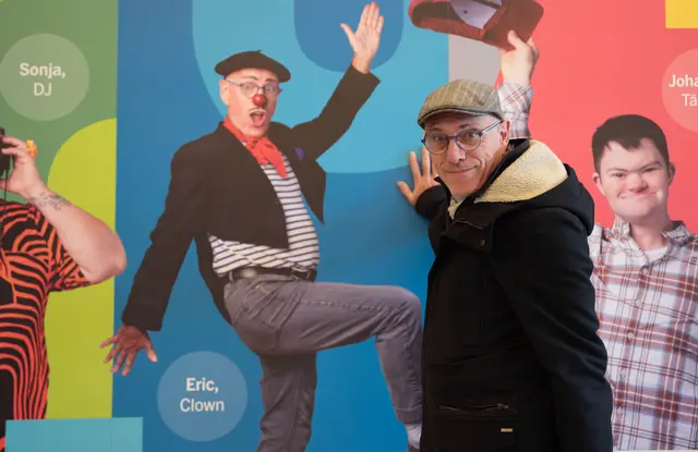 Eric Lebeau ist auch auf einem der Bilder als Clown zu sehen | Foto: Stadt Salzburg/Rocio Escabosa