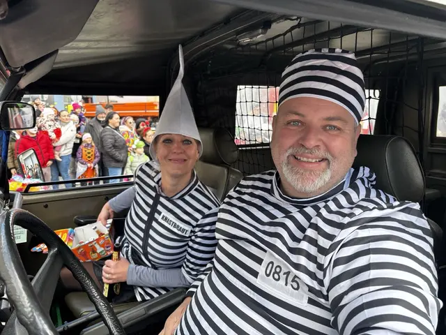 Auch Peter Dietrich und seine Silke von Murtal Catering lenkten einen Umzugswagen. | Foto: MeinBezirk/Angelika Brunner