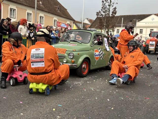 Mit viel Humor, kreativen Wägen und bester Stimmung ging der Feldbacher Fasching beim Umzug ins große Finale. | Foto: MeinBezirk/Gerda Sammer-Schmidt