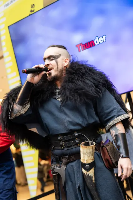 Ein singender Wikinger? Tatsächlich konnte der Wikinger am Ende den Karaoke-Sieg nach Hause holen. | Foto: Thomas Steinlechner