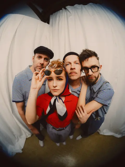 Marina &amp; The Kats begeistern am 5. März im Alten Schlachthof Wels mit ihrem unverwechselbaren Mix aus Indie, Swing und „Shared Drums“ | Foto: M&amp;TK_TimCavadini